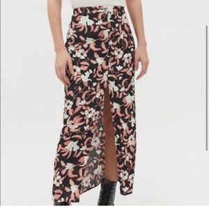 Urban Outfitters | Ruth Floral Maxi Skirt Size Small